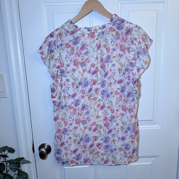 Chic Floral V-Neck Blouse - Picture 5 of 7